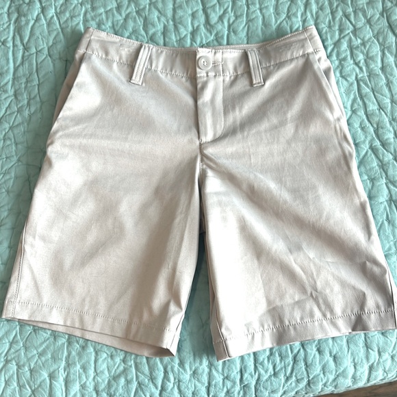 Under Armour Other - Boys Under Armour golf shorts